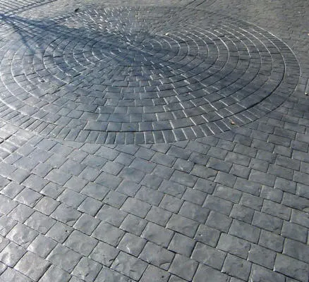 1772001034-london_cobblestone_circle.webp